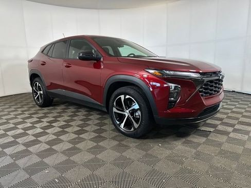 Used 2024 Chevrolet Trax RS w/ Sunroof Package image 9