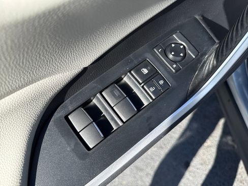 Used 2021 Toyota RAV4 XLE Premium image 19