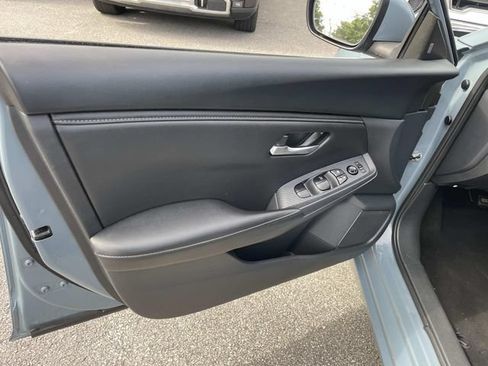 Used 2024 Nissan Sentra SV FWD image 21