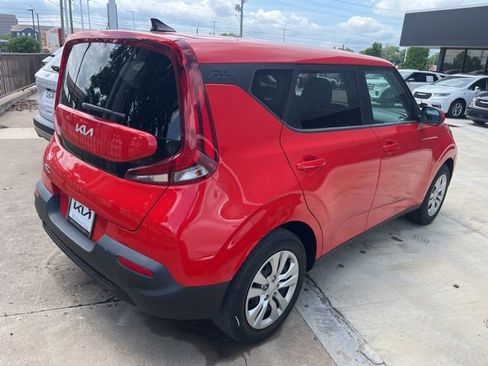 Used 2022 Kia Soul LX FWD image 4