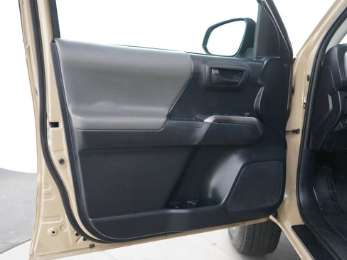 Used 2019 Toyota Tacoma SR5 RWD image 19