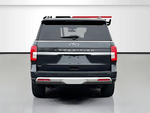 Used 2024 Ford Expedition XLT image 6
