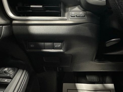 Used 2025 Toyota Grand Highlander AWD image 17