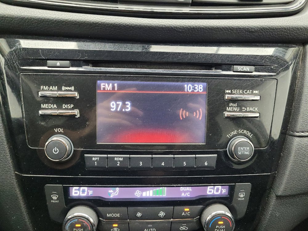 Used 2017 Nissan Rogue SV FWD image 25