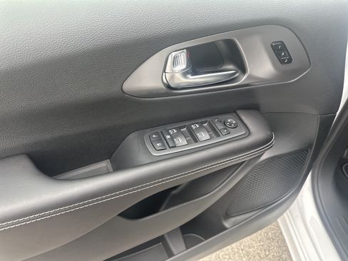 New 2026 Chrysler Pacifica Select FWD image 12