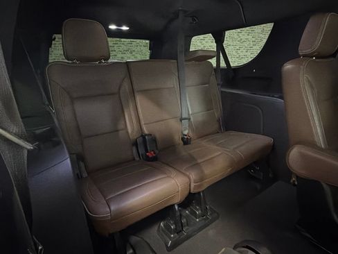 Used 2023 Chevrolet Suburban High Country AWD/4WD image 13