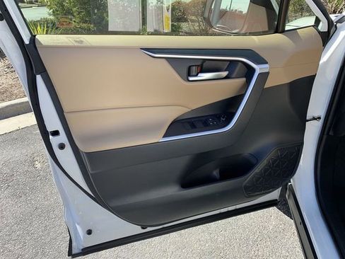 Used 2019 Toyota RAV4 XLE w/ Convenience Package image 17