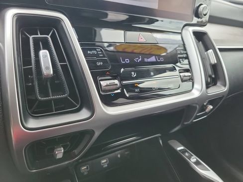 Certified 2022 Kia Sorento EX w/ Panoramic Sunroof Package FWD image 36
