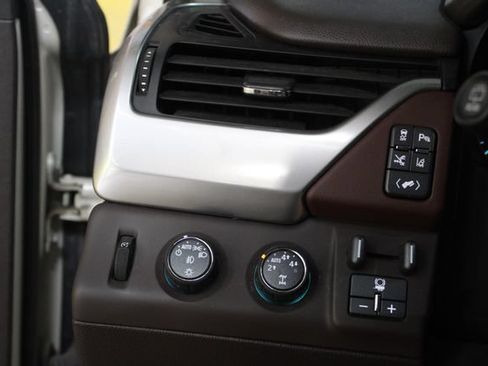Used 2015 Chevrolet Suburban LTZ AWD/4WD image 15