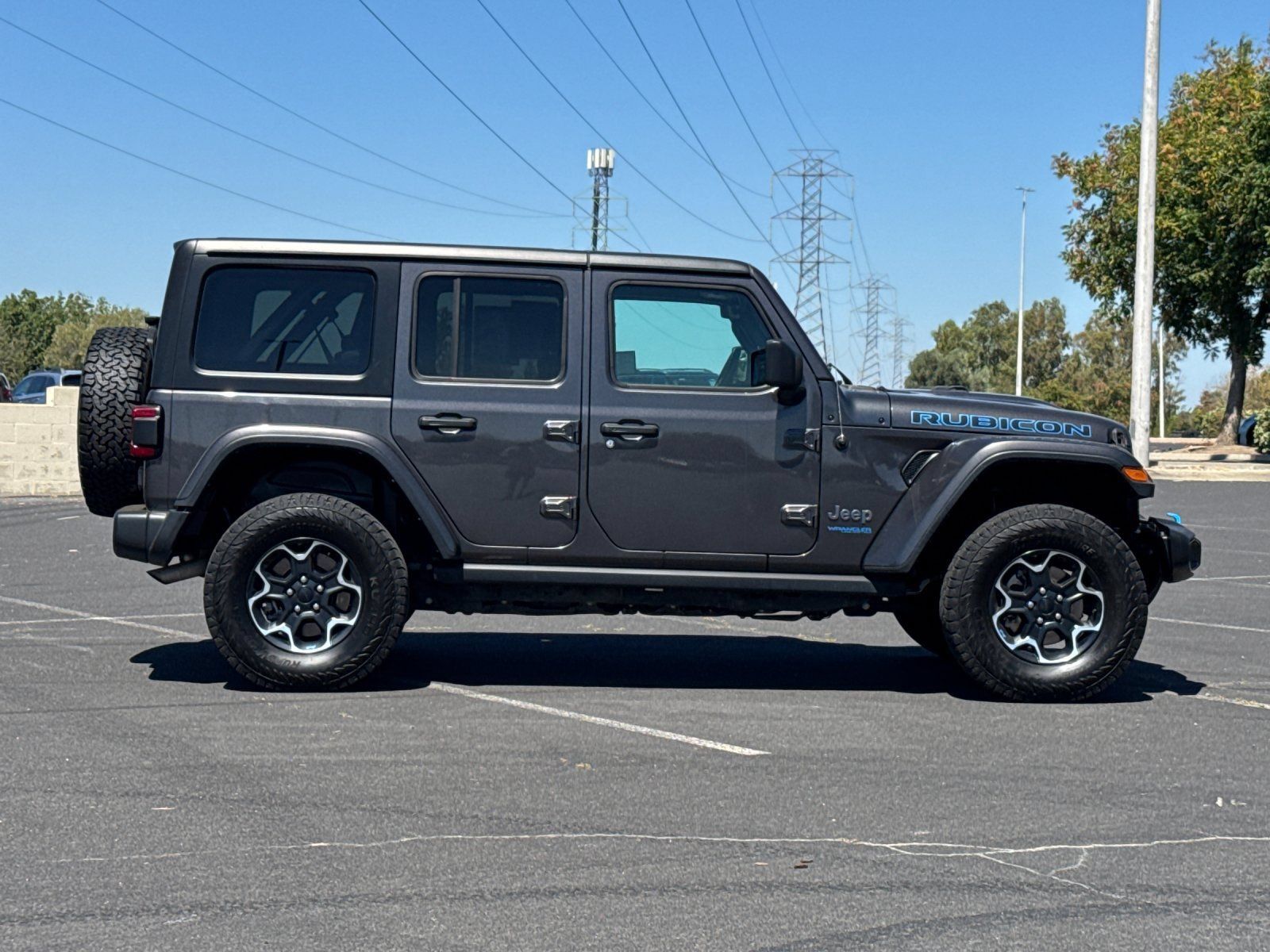 Used 2022 Jeep Wrangler Unlimited Rubicon 4xe w/ Cold Weather Group AWD/4WD image 3