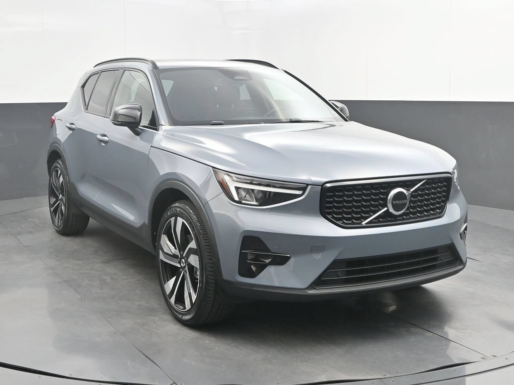 Certified 2023 Volvo XC40 B5 Plus w/ Climate Package AWD/4WD image 9