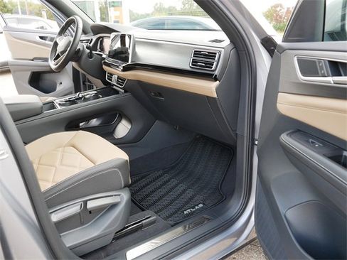 Certified 2024 Volkswagen Atlas Cross Sport SE w/ Panoramic Sunroof Package image 20