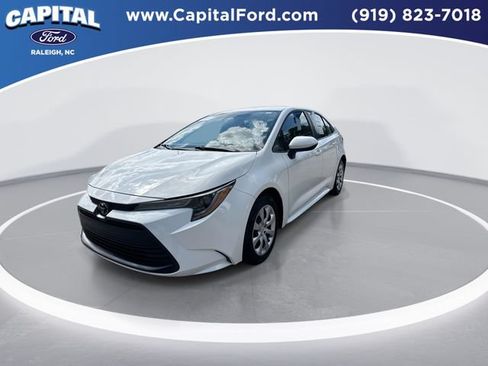 Used 2024 Toyota Corolla LE FWD image 4