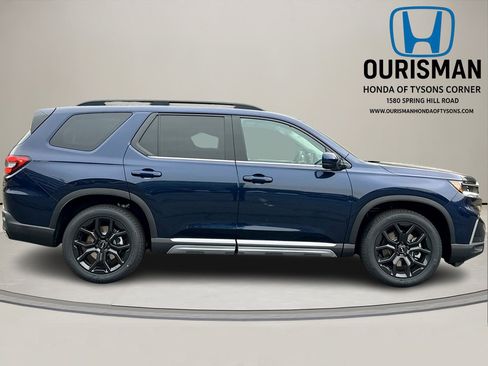 New 2025 Honda Pilot Touring image 2