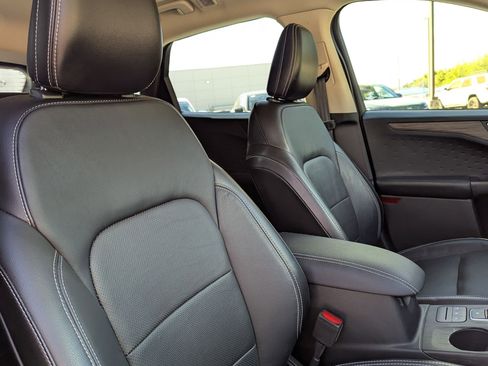 Used 2020 Ford Escape Titanium image 29