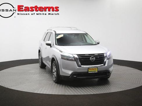 Used 2023 Nissan Pathfinder SL AWD/4WD image 52