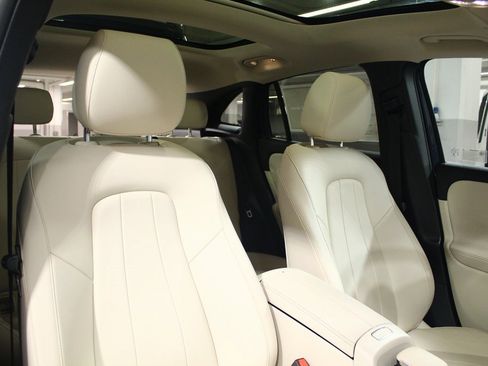 Used 2022 Mercedes-Benz GLA 250 4MATIC image 24