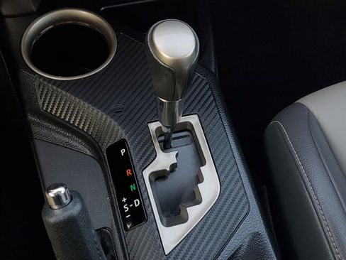 Used 2015 Toyota RAV4 Limited image 30