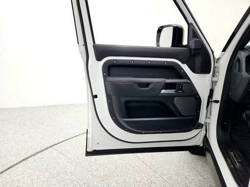 Certified 2023 Land Rover Defender 110 X-Dynamic SE image 25