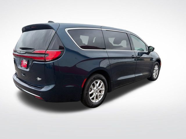 Used 2024 Chrysler Pacifica Touring-L FWD image 8