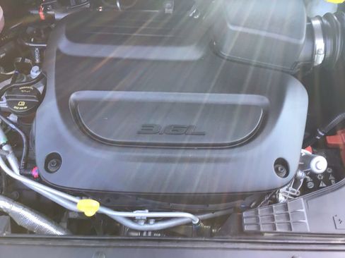 Used 2025 Chrysler Pacifica Select FWD image 11
