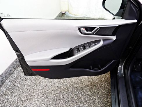 Used 2020 Hyundai Ioniq Blue FWD image 7