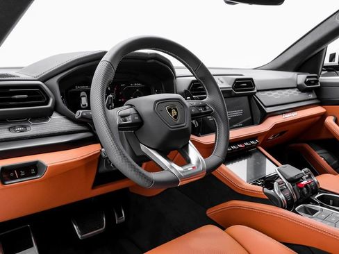 Used 2025 Lamborghini Urus Performante AWD/4WD image 6