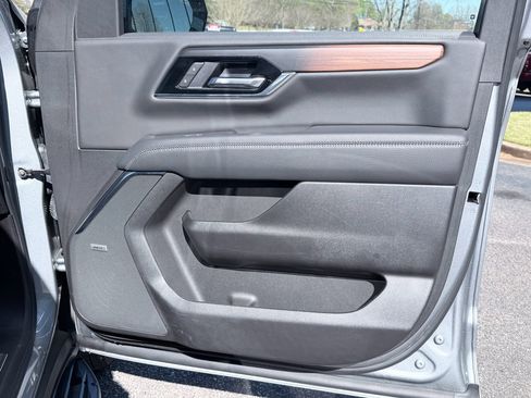 Used 2025 GMC Yukon XL Denali RWD image 35
