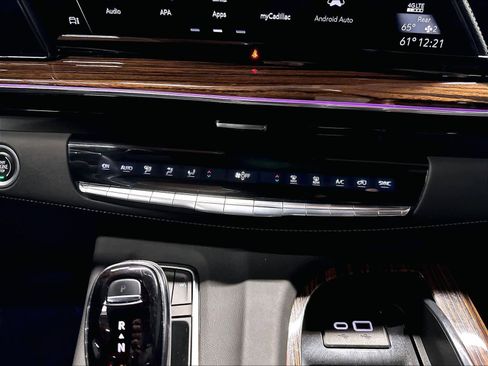 Used 2023 Cadillac Escalade Premium Luxury AWD/4WD image 33