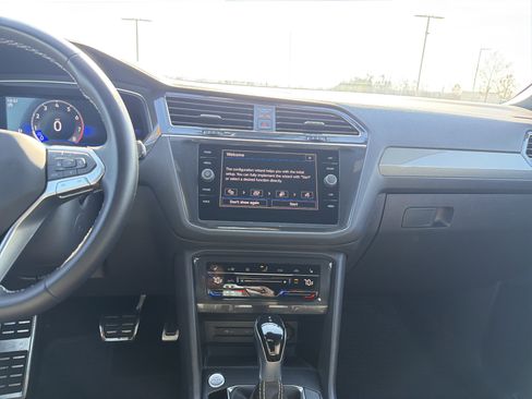 Used 2023 Volkswagen Tiguan SE R-Line image 34