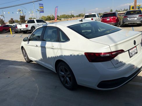 Used 2023 Volkswagen Jetta SE w/ Panoramic Sunroof Package FWD image 4