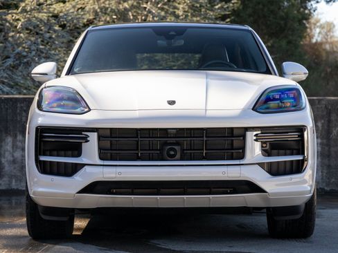 New 2025 Porsche Cayenne Turbo image 8