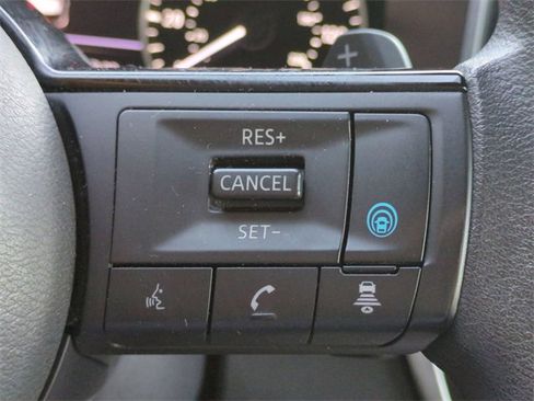 Used 2023 Nissan Rogue SV image 24