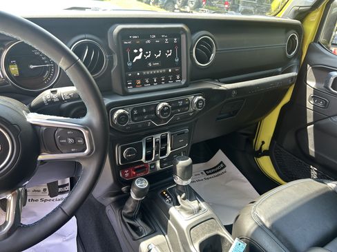 Certified 2023 Jeep Wrangler Unlimited Rubicon 4xe w/ Cold Weather Group AWD/4WD image 18