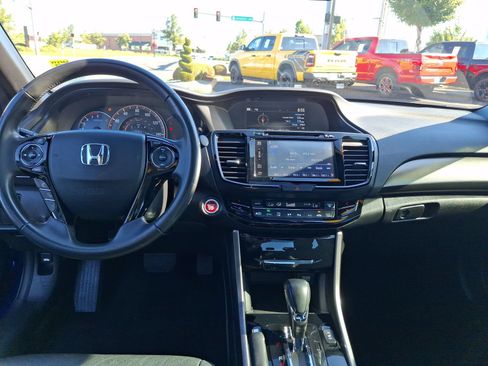 Used 2017 Honda Accord EX-L image 9