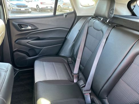 Used 2025 Chevrolet Trax LT image 39