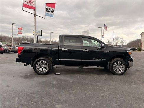 Used 2018 Nissan Titan SL image 3