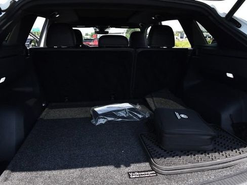 Certified 2024 Volkswagen Atlas Cross Sport SE w/ Panoramic Sunroof Package AWD/4WD image 25