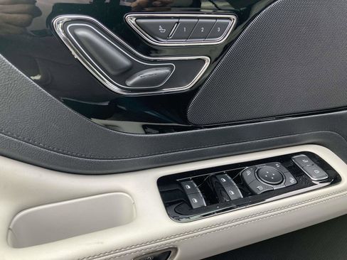 New 2025 Lincoln Aviator 2WD image 21