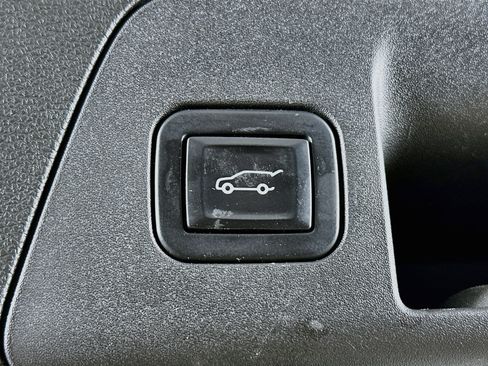 Used 2022 Buick Envision Essence w/ Technology Package I FWD image 28