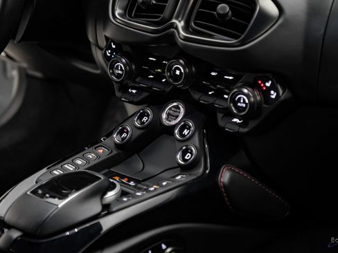 Used 2019 Aston Martin V8 Vantage Coupe RWD image 52
