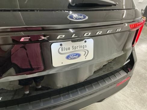 New 2026 Ford Explorer Active w/ Active Comfort Package AWD/4WD image 6
