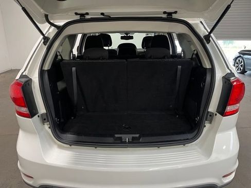 Used 2017 Dodge Journey SXT w/ Chrome Appearance Group FWD image 16