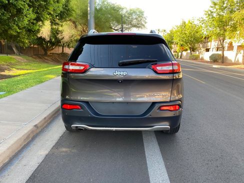 Used 2018 Jeep Cherokee Limited FWD image 11