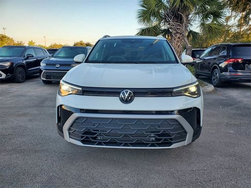 New 2025 Volkswagen Taos SE image 2