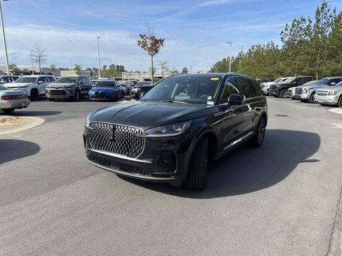 Used 2025 Lincoln Aviator Reserve w/ Equipment Group 201A image 2