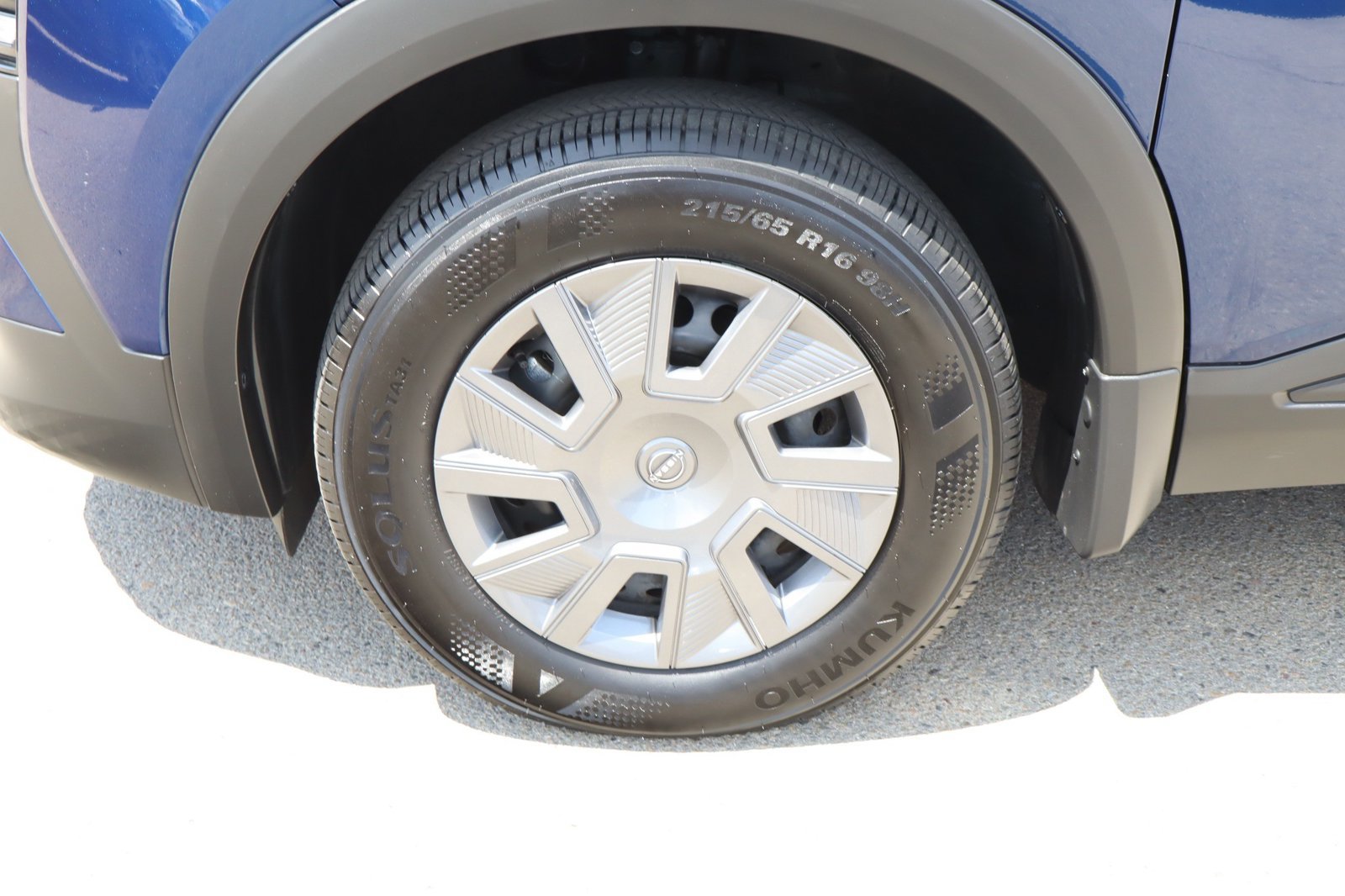Used 2025 Nissan Kicks S FWD image 14