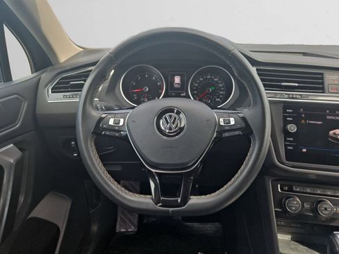 Used 2021 Volkswagen Tiguan SE w/ Panoramic Sunroof Package image 12
