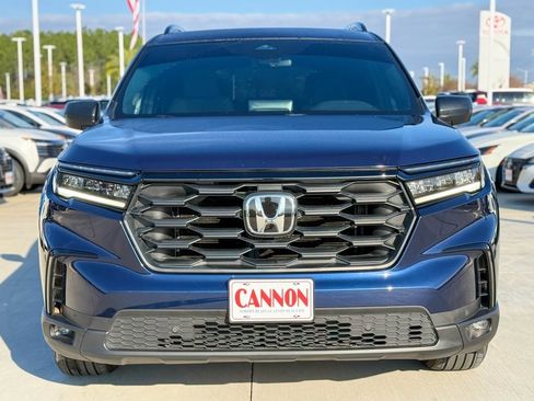 Used 2025 Honda Pilot Sport image 3