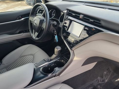 Used 2018 Toyota Camry SE image 9